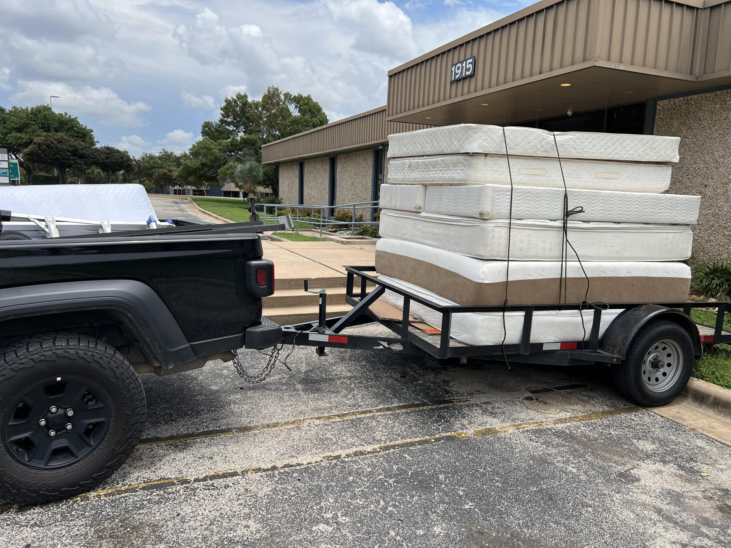 How to make money with a pickup truck and trailer