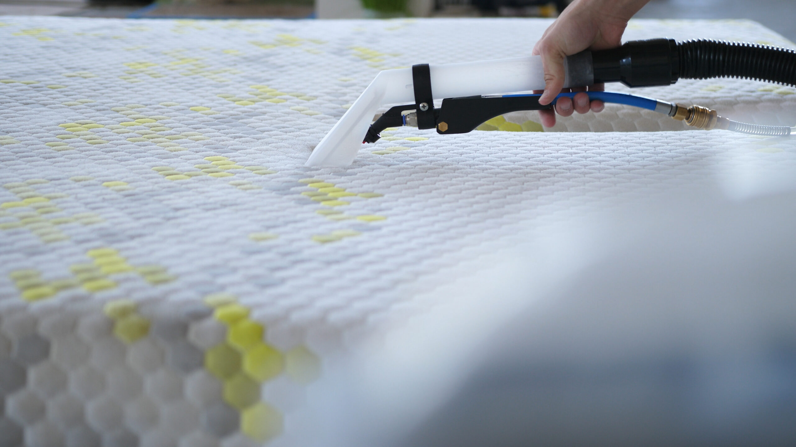 How to clean a mattress (safe & simple)